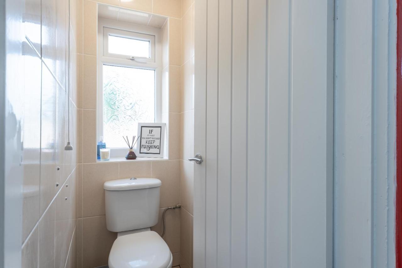 Aseda 4 Bedroom Private Parking, Game Zone -Pool Table, Garden Home Kingston upon Hull Esterno foto